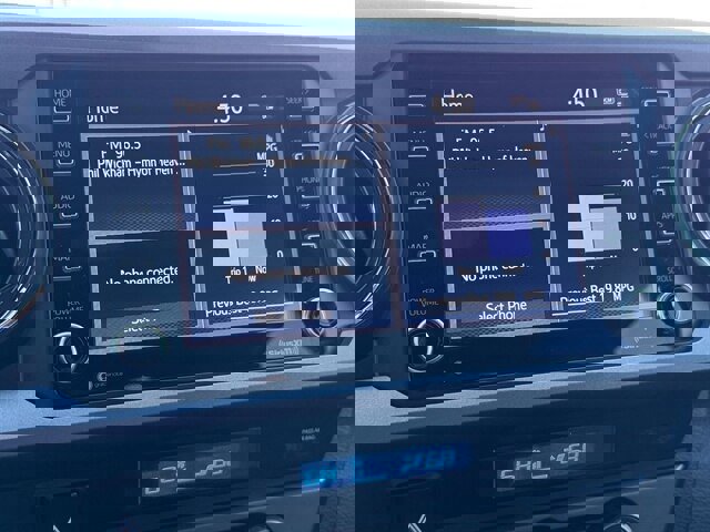 Used 2023 Toyota Tacoma TRD Off-Road w/ Technology Package AWD/4WD image 12