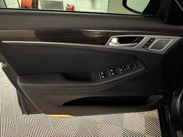 Used 2018 Genesis G80 3.8 w/ Option Group 02 image 16