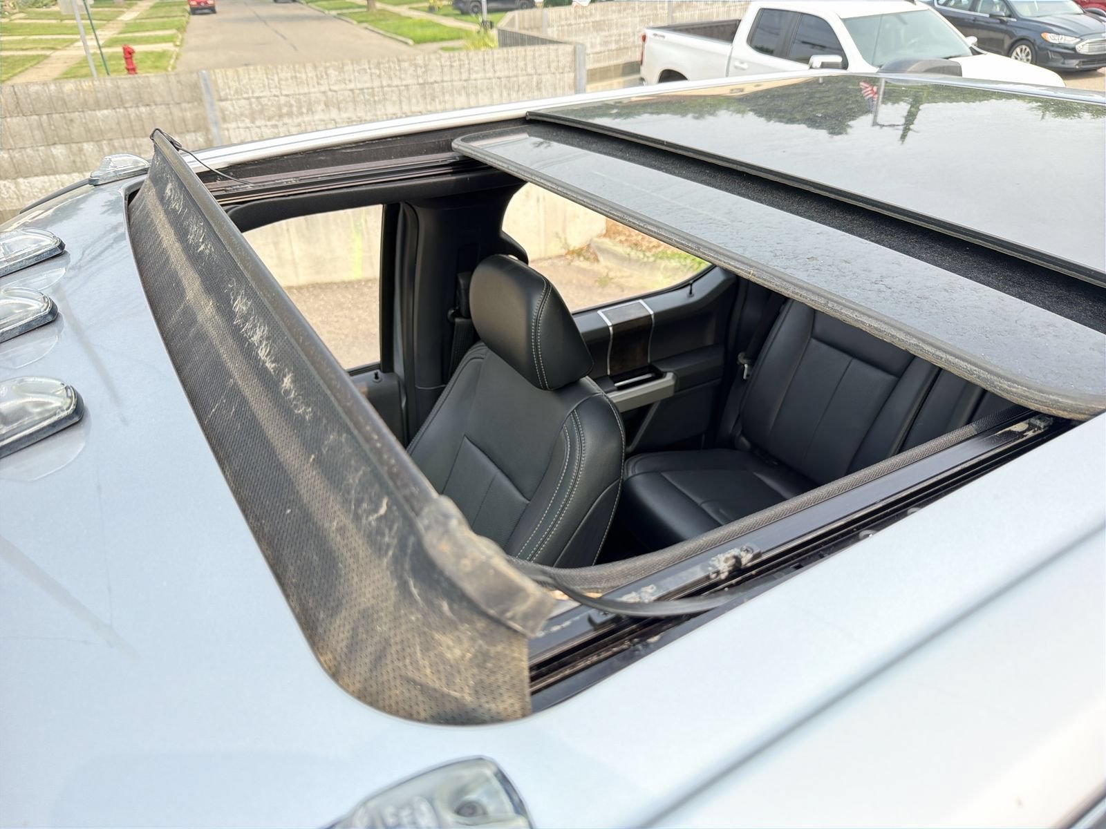 Certified 2022 Ford F250 Lariat w/ Tremor Off-Road Package AWD/4WD image 25