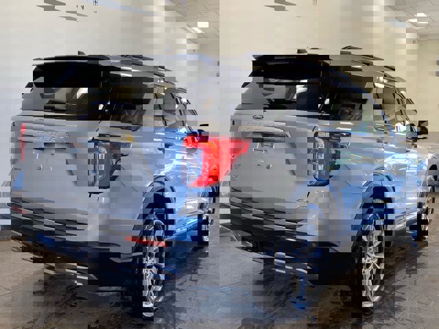 Certified 2022 Ford Explorer XLT w/ Equipment Group 202A image 4