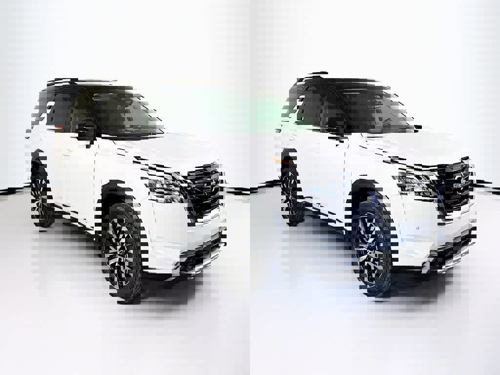 Used 2025 Nissan Pathfinder Platinum w/ Cargo Package image 7