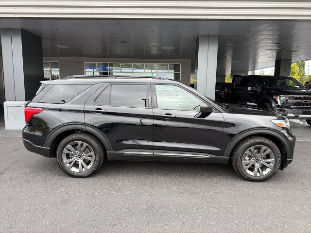 Certified 2021 Ford Explorer XLT w/ Equipment Group 202A AWD/4WD image 7