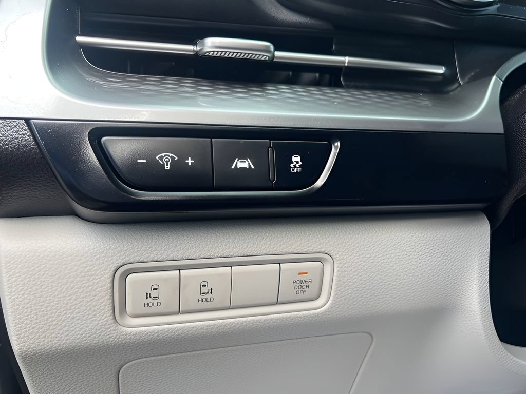 Used 2024 Kia Carnival LX FWD image 12