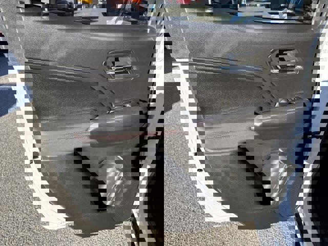 Used 2024 Chevrolet Colorado Z71 w/ Z71 Convenience Package 2 image 17