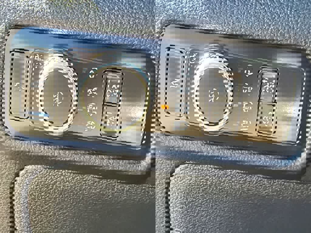 Certified 2022 Ford Explorer XLT w/ Equipment Group 202A image 34