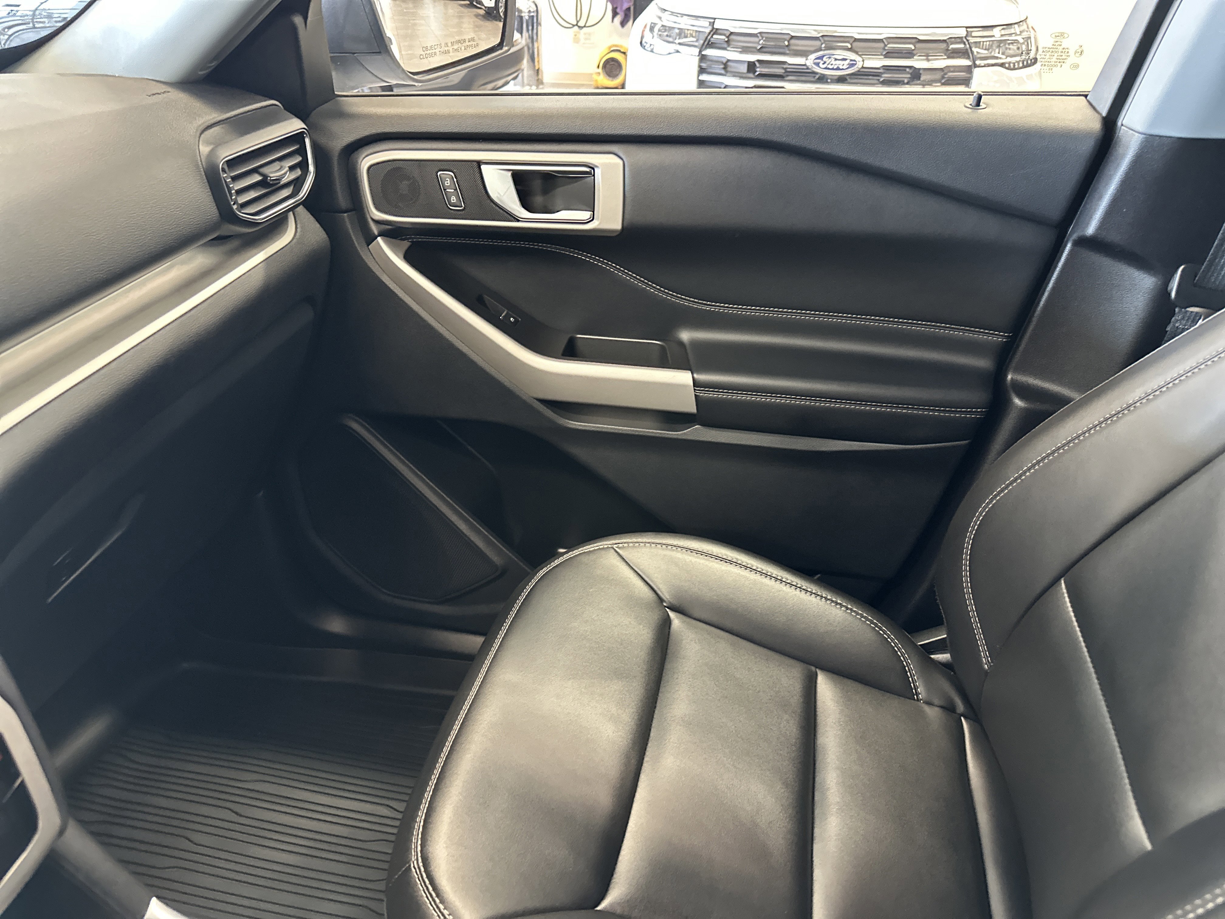 Certified 2022 Ford Explorer XLT w/ Equipment Group 202A image 27