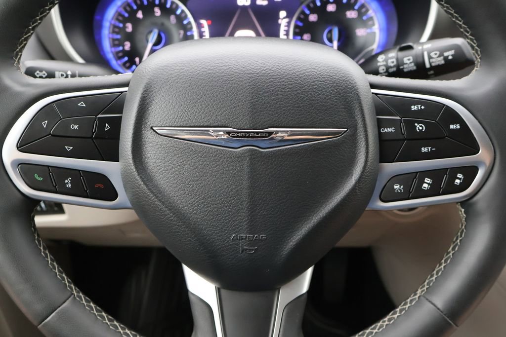 Used 2024 Chrysler Pacifica Touring-L FWD image 33
