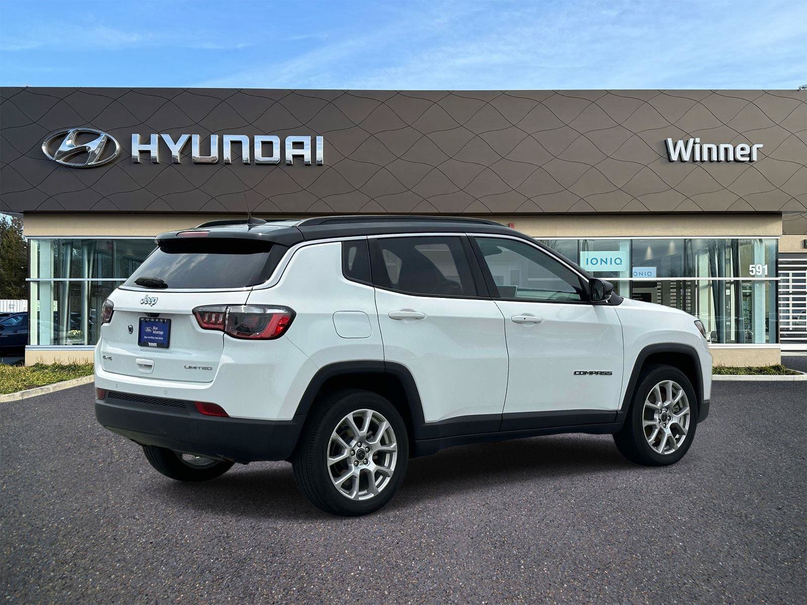Used 2025 Jeep Compass Limited AWD/4WD image 4