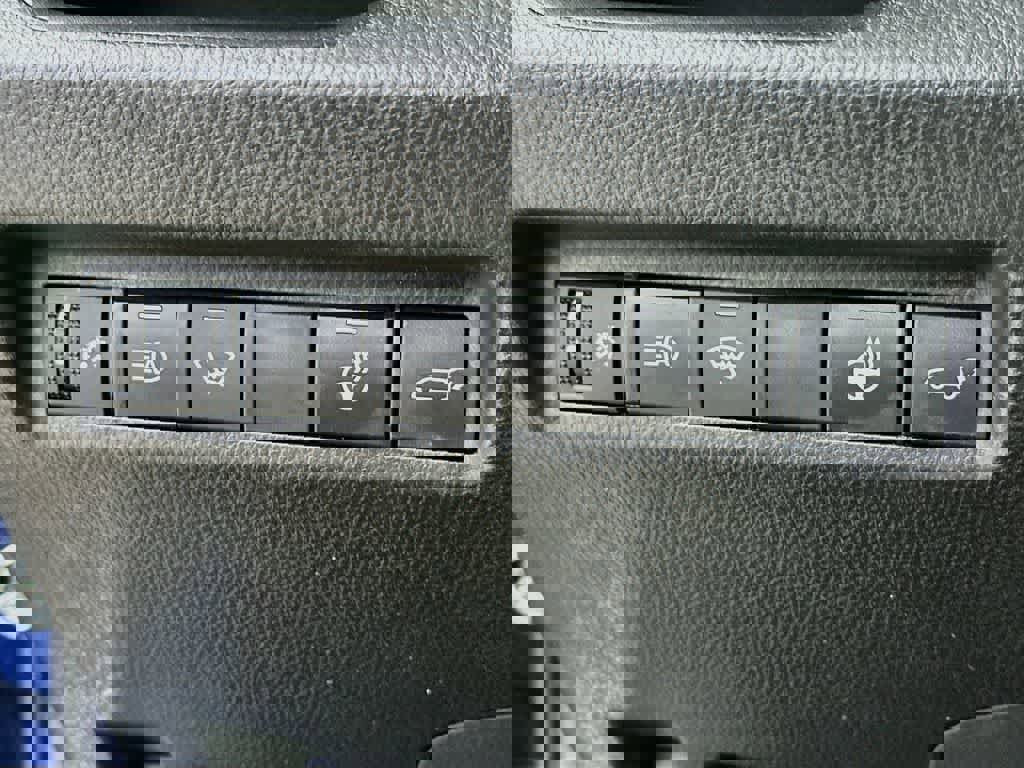 Used 2021 Toyota RAV4 XLE Premium image 27