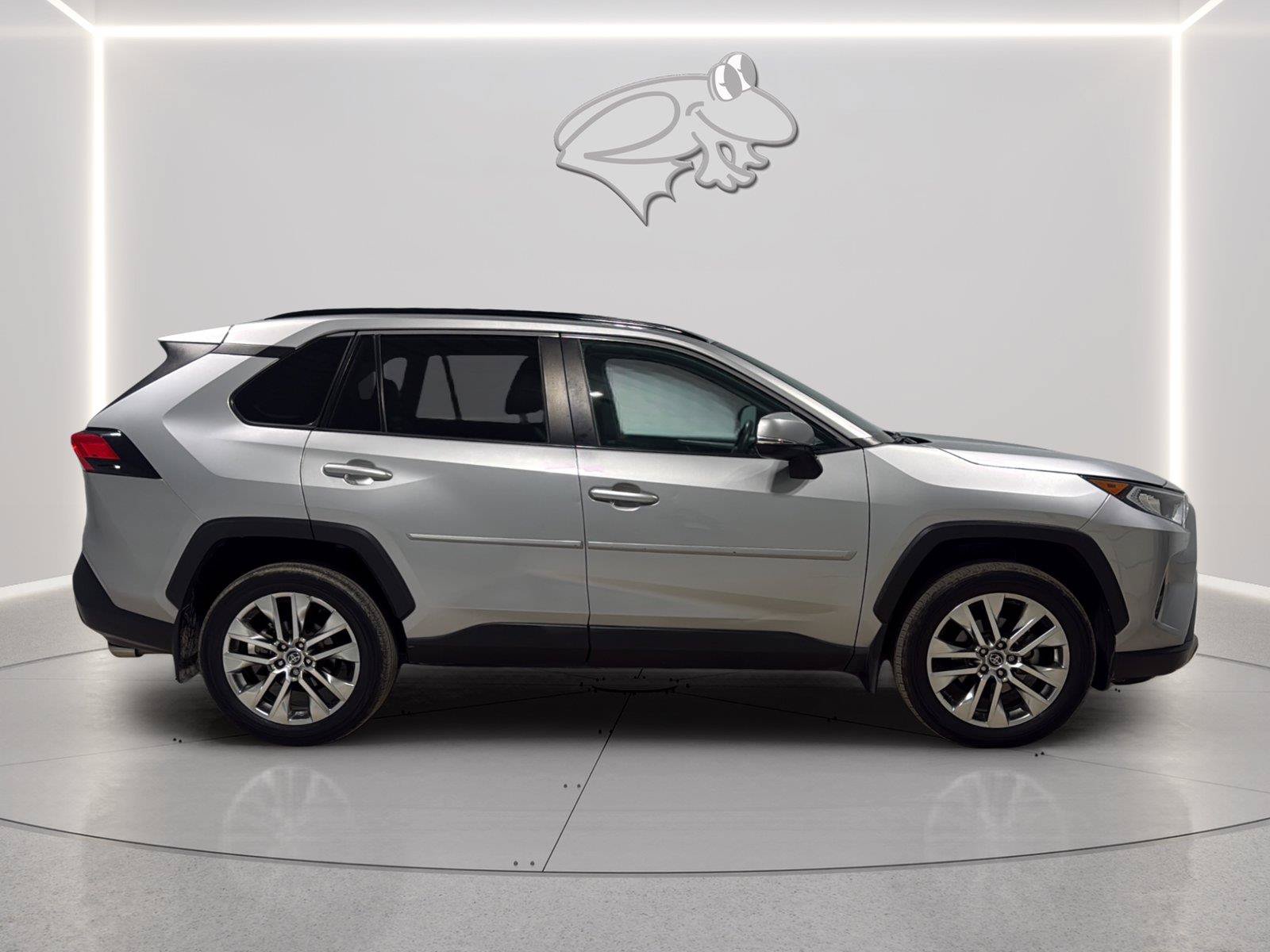 Used 2020 Toyota RAV4 XLE Premium AWD/4WD image 6
