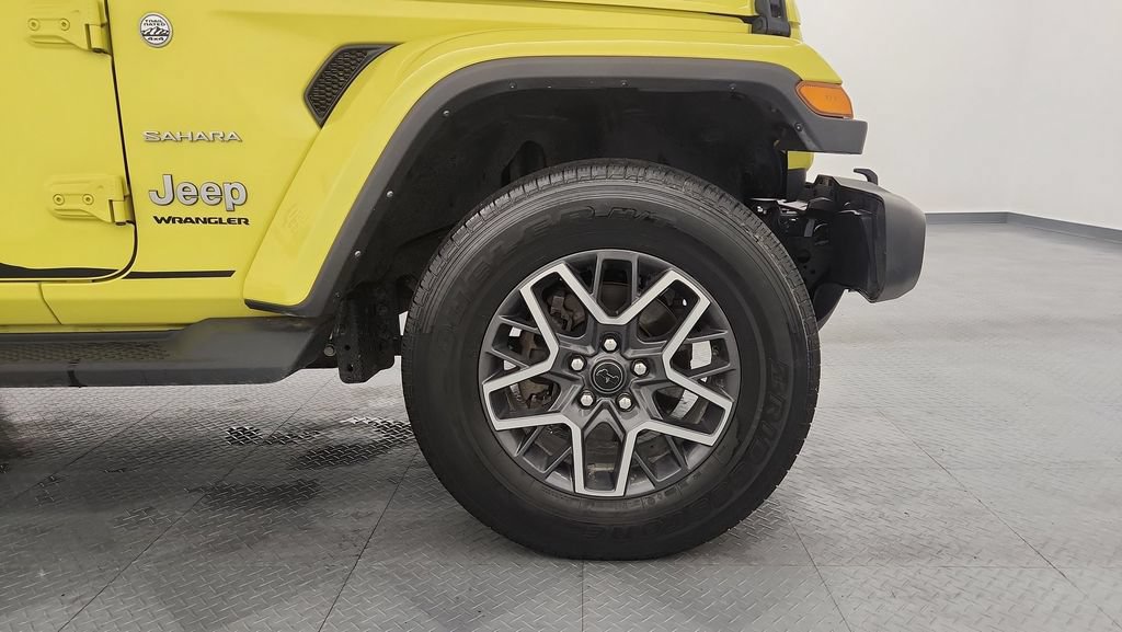 Used 2024 Jeep Wrangler Unlimited Sahara AWD/4WD image 22