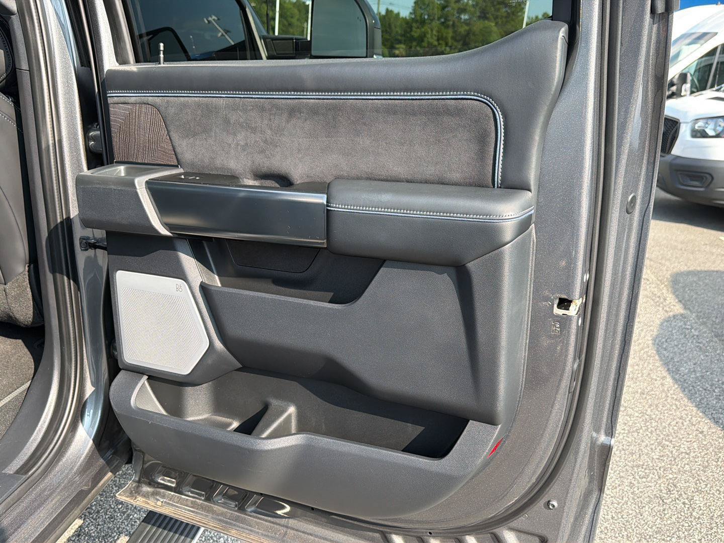 Certified 2025 Ford F250 Platinum w/ FX4 Off-Road Package AWD/4WD image 16