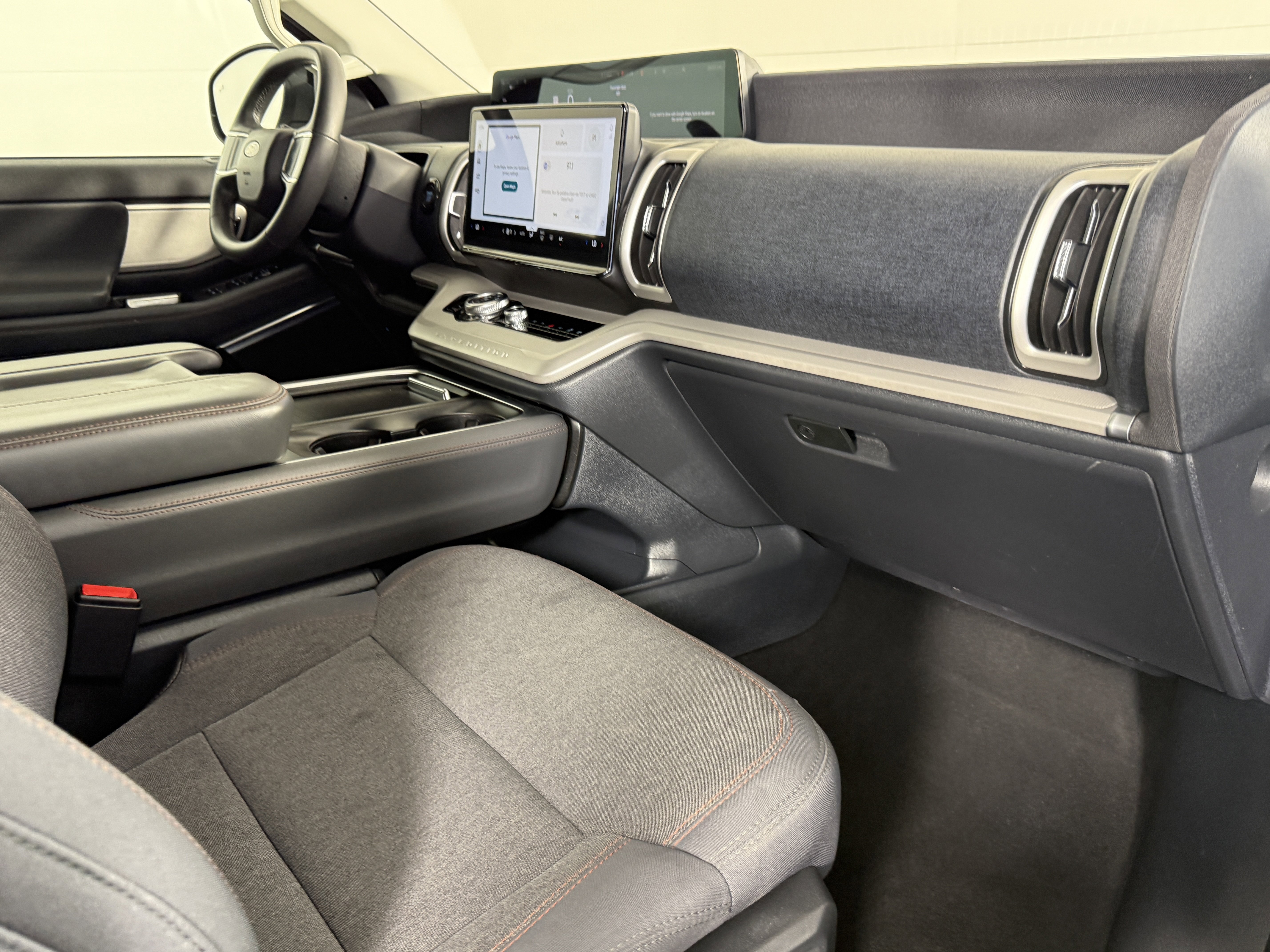 Certified 2025 Ford Expedition Active RWD image 9