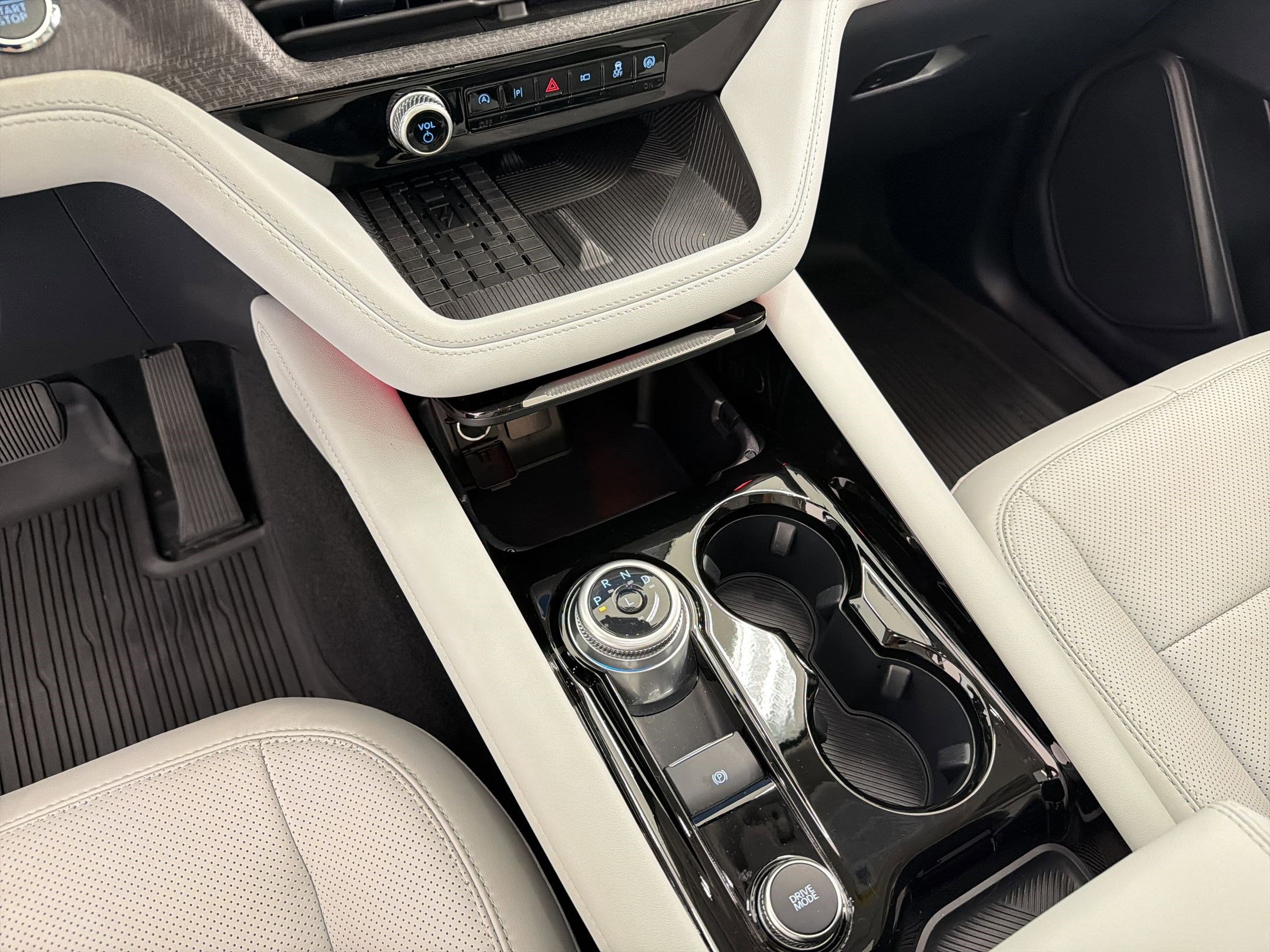 Certified 2025 Ford Explorer Platinum w/ Ultimate Package image 24