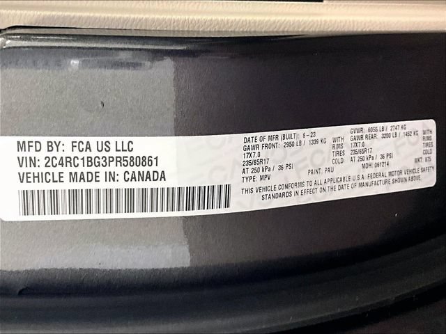 Used 2023 Chrysler Pacifica Touring-L FWD image 33