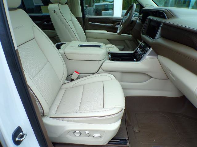 Used 2023 GMC Yukon Denali w/ LPO, Floor Liner Package AWD/4WD image 10