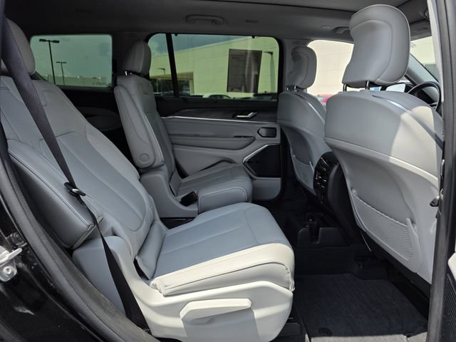 Used 2021 Jeep Grand Cherokee L Overland w/ Luxury Tech Group IV AWD/4WD image 36