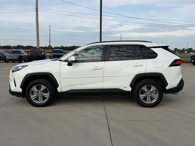 Used 2024 Toyota RAV4 LE AWD/4WD image 4
