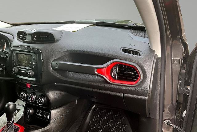 Used 2017 Jeep Renegade Trailhawk w/ Safety & Security Group AWD/4WD image 17