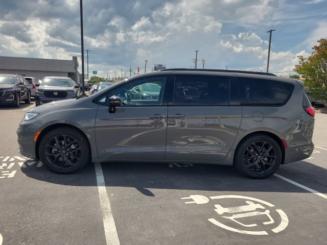 Used 2025 Chrysler Pacifica Limited FWD image 8