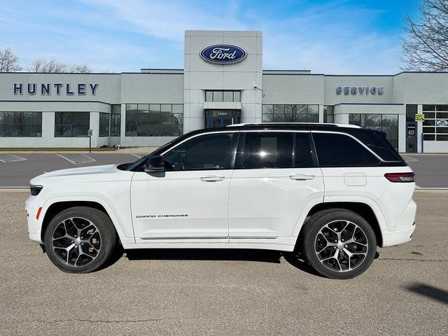 Used 2022 Jeep Grand Cherokee Summit AWD/4WD image 6
