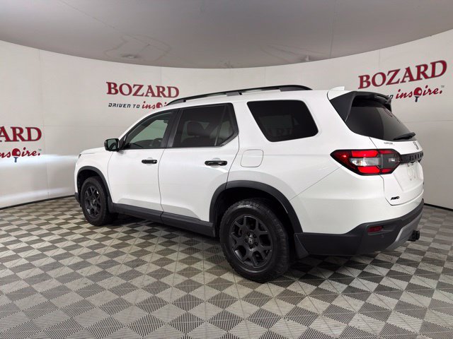 Used 2025 Honda Pilot TrailSport image 8