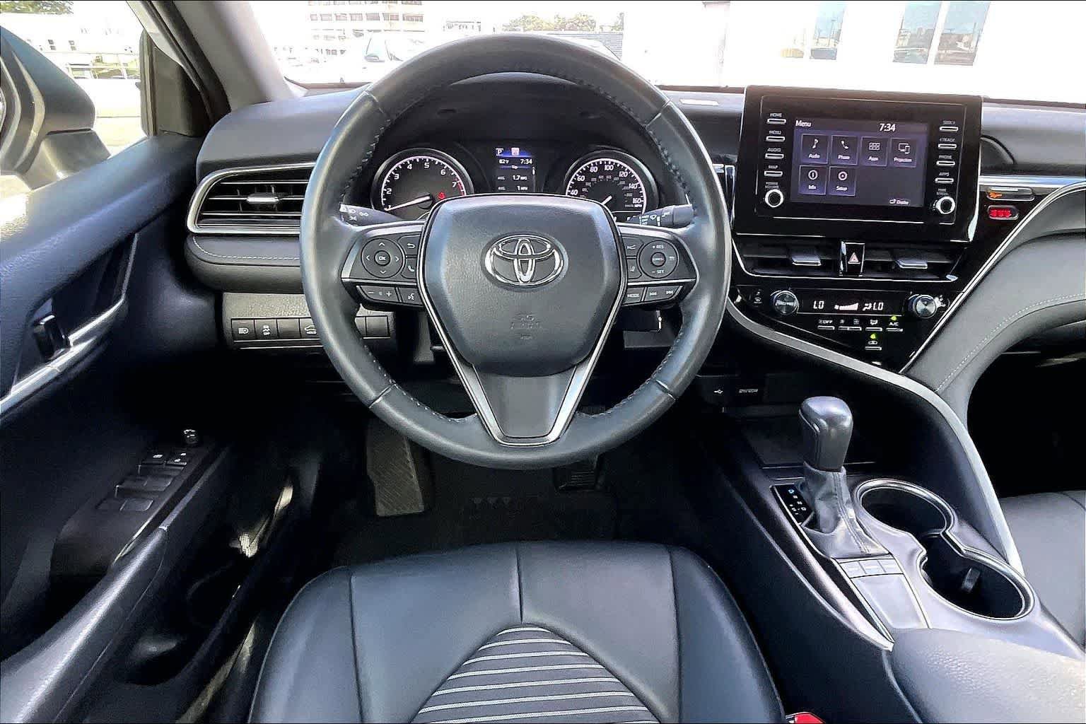 Used 2022 Toyota Camry SE FWD image 14