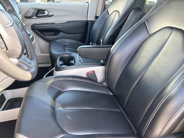 Used 2023 Chrysler Pacifica Touring-L FWD image 22