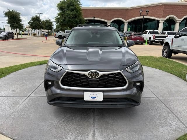 Used 2023 Toyota Highlander LE AWD/4WD image 2