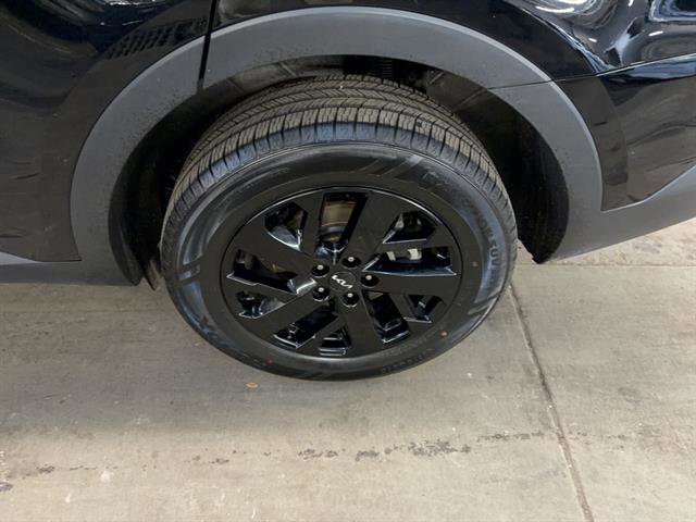 Used 2023 Kia Sorento S w/ Panoramic Sunroof Package AWD/4WD image 13
