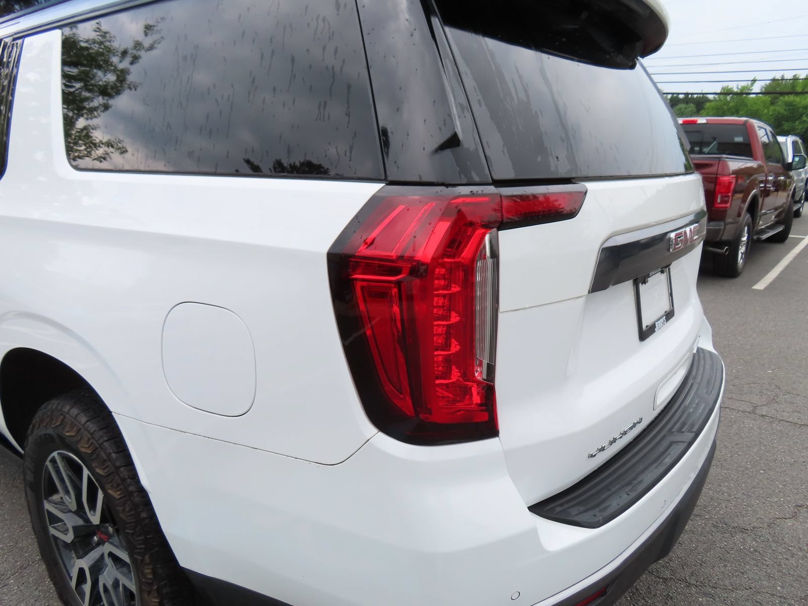 Used 2024 GMC Yukon XL AT4 w/ AT4 Premium Package AWD/4WD image 12