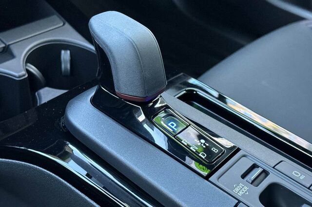 Used 2025 Toyota Prius XSE 5D Hatchback image 18