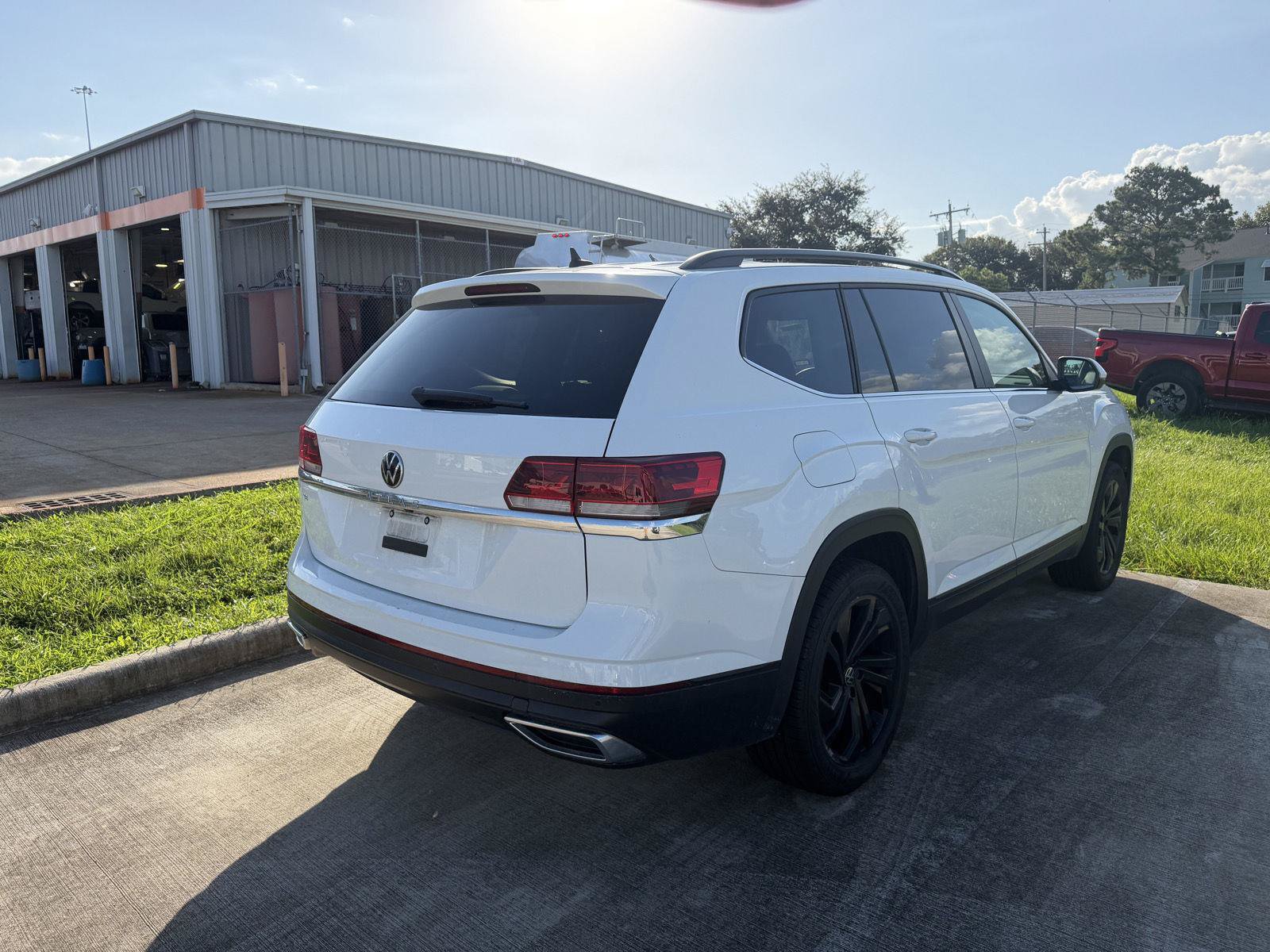 Used 2022 Volkswagen Atlas SE w/ Panoramic Sunroof Package FWD image 14