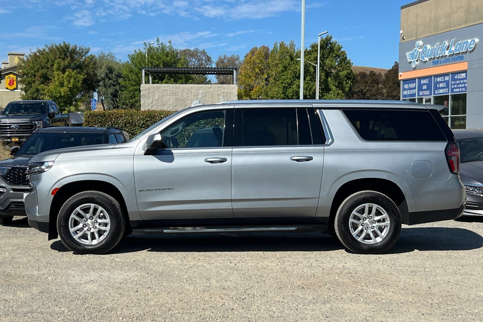 Used 2024 Chevrolet Suburban LT AWD/4WD image 7