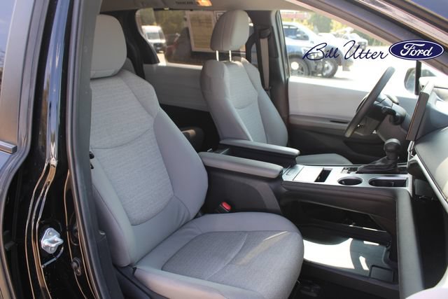 Used 2025 Toyota Sienna LE FWD image 11