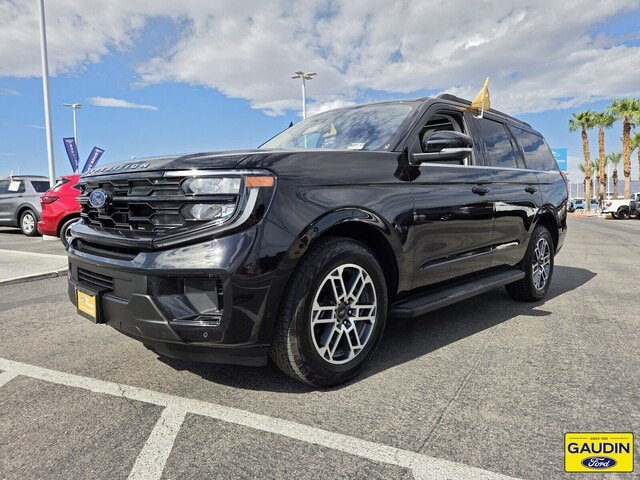 Certified 2025 Ford Expedition Active AWD/4WD image 3