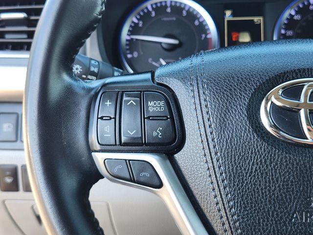 Used 2019 Toyota Highlander XLE image 32