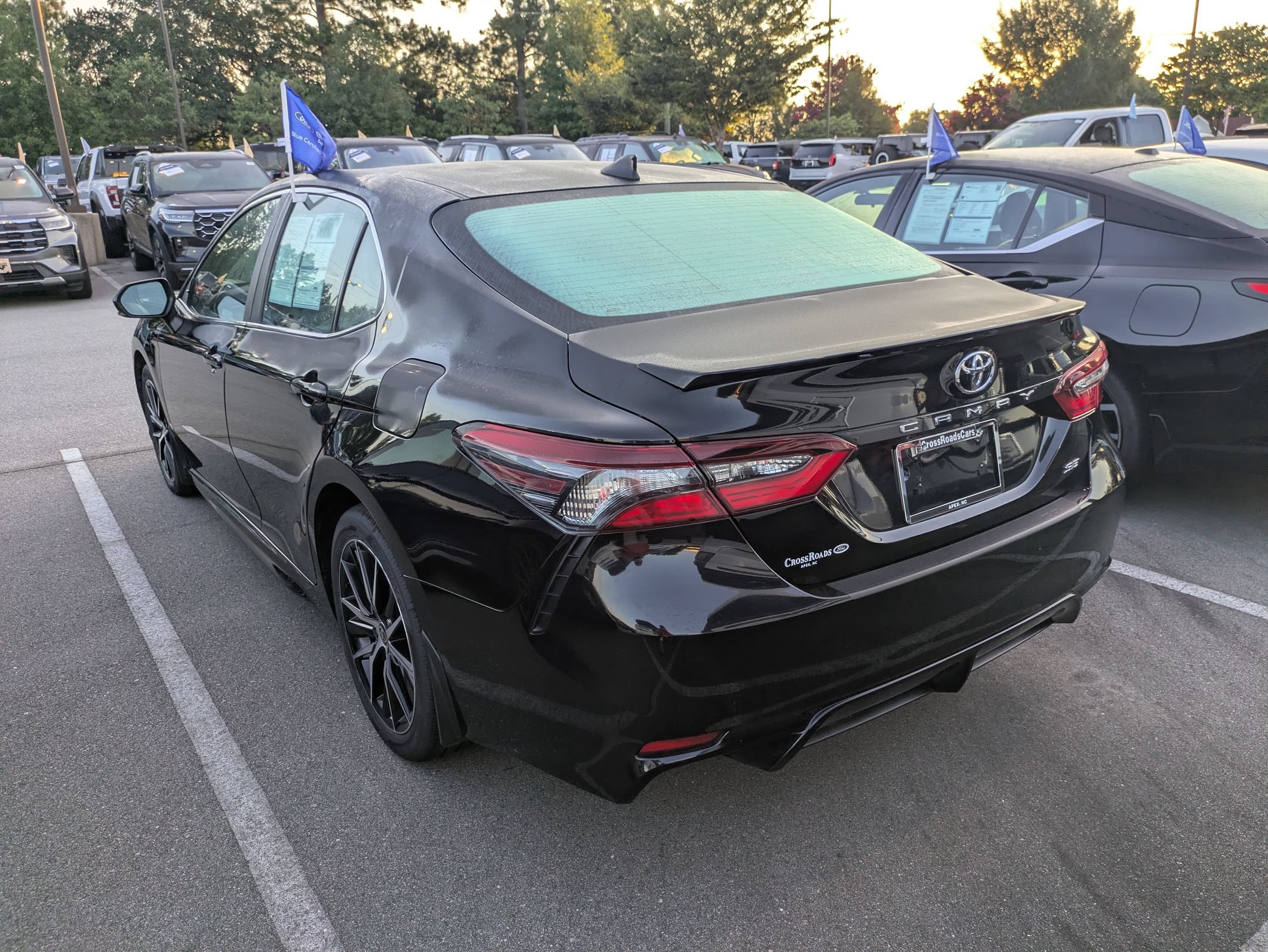 Used 2024 Toyota Camry SE FWD image 4