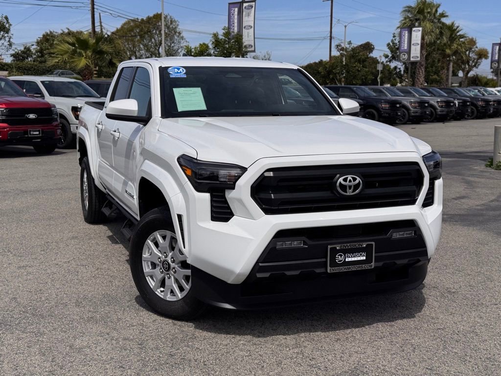 Used 2025 Toyota Tacoma SR5 image 2