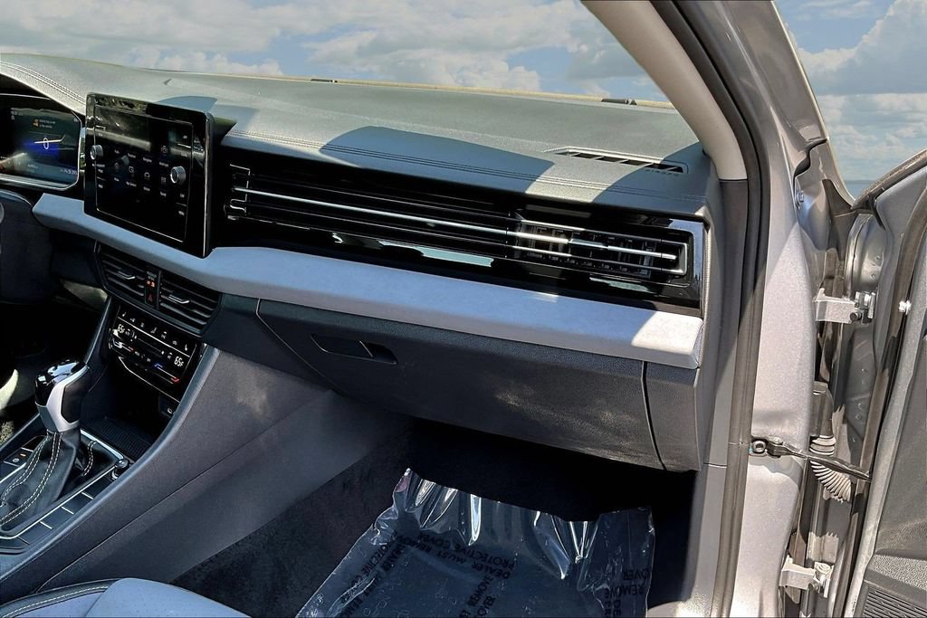 Used 2025 Volkswagen Jetta SE FWD image 27