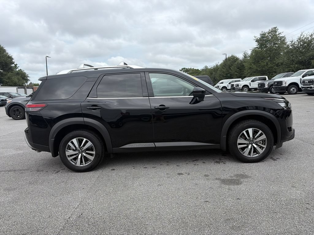 Used 2025 Nissan Pathfinder SL FWD image 8
