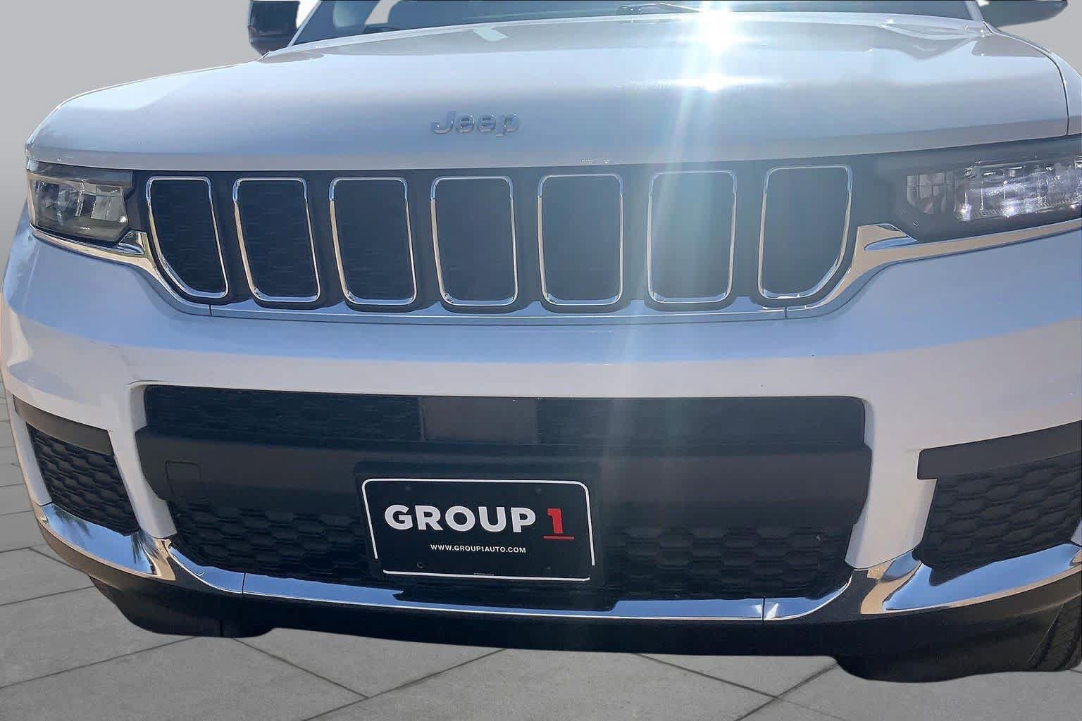 Used 2023 Jeep Grand Cherokee L Laredo RWD image 30