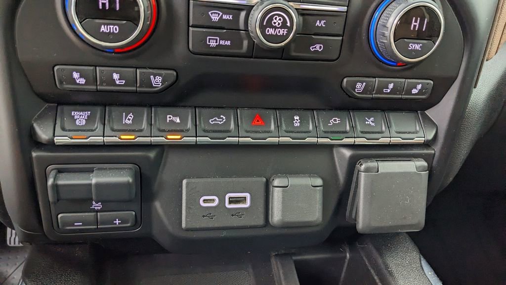 Used 2021 Chevrolet Silverado 3500 High Country image 30