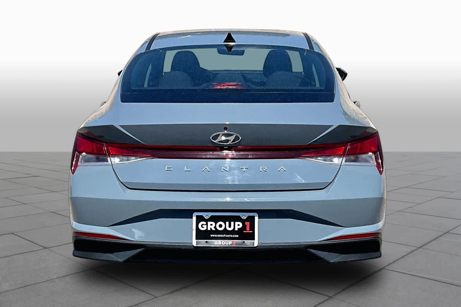 Used 2023 Hyundai Elantra SEL FWD image 5