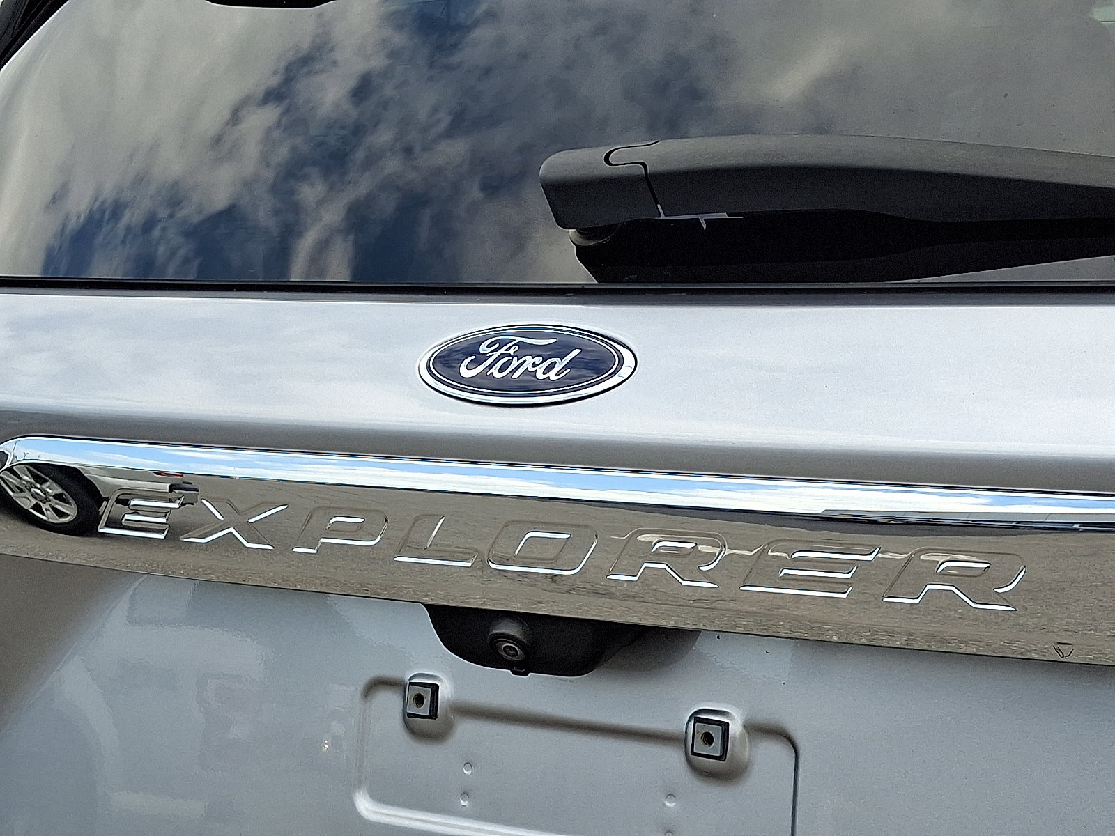 Certified 2020 Ford Explorer XLT w/ Equipment Group 202A AWD/4WD image 30