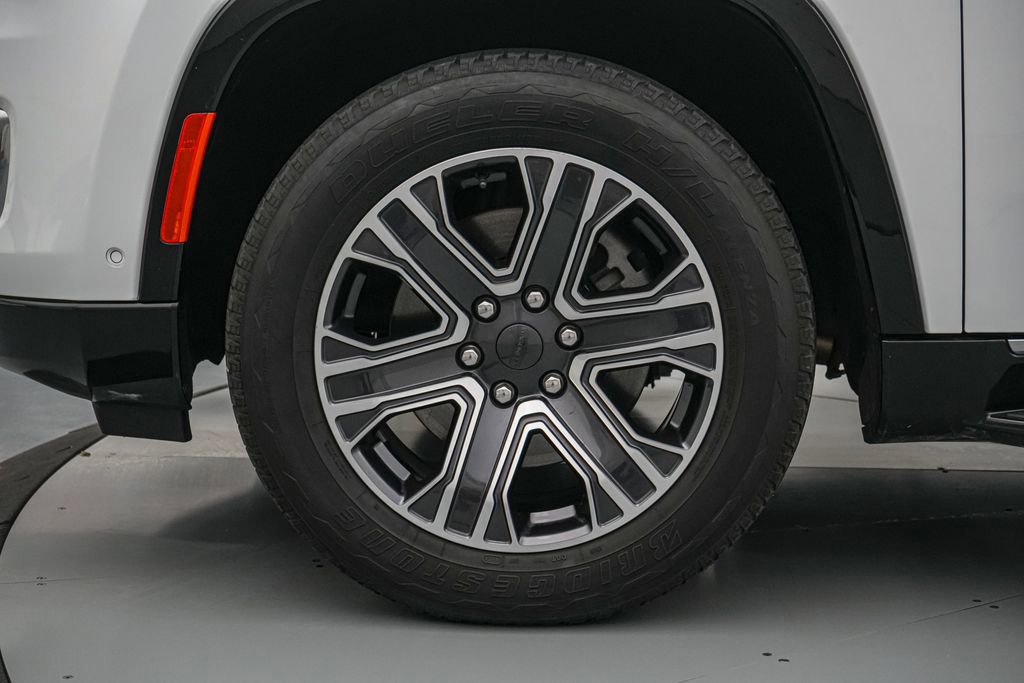 Used 2024 Jeep Wagoneer L Series II w/ Flexible Seating Group image 10