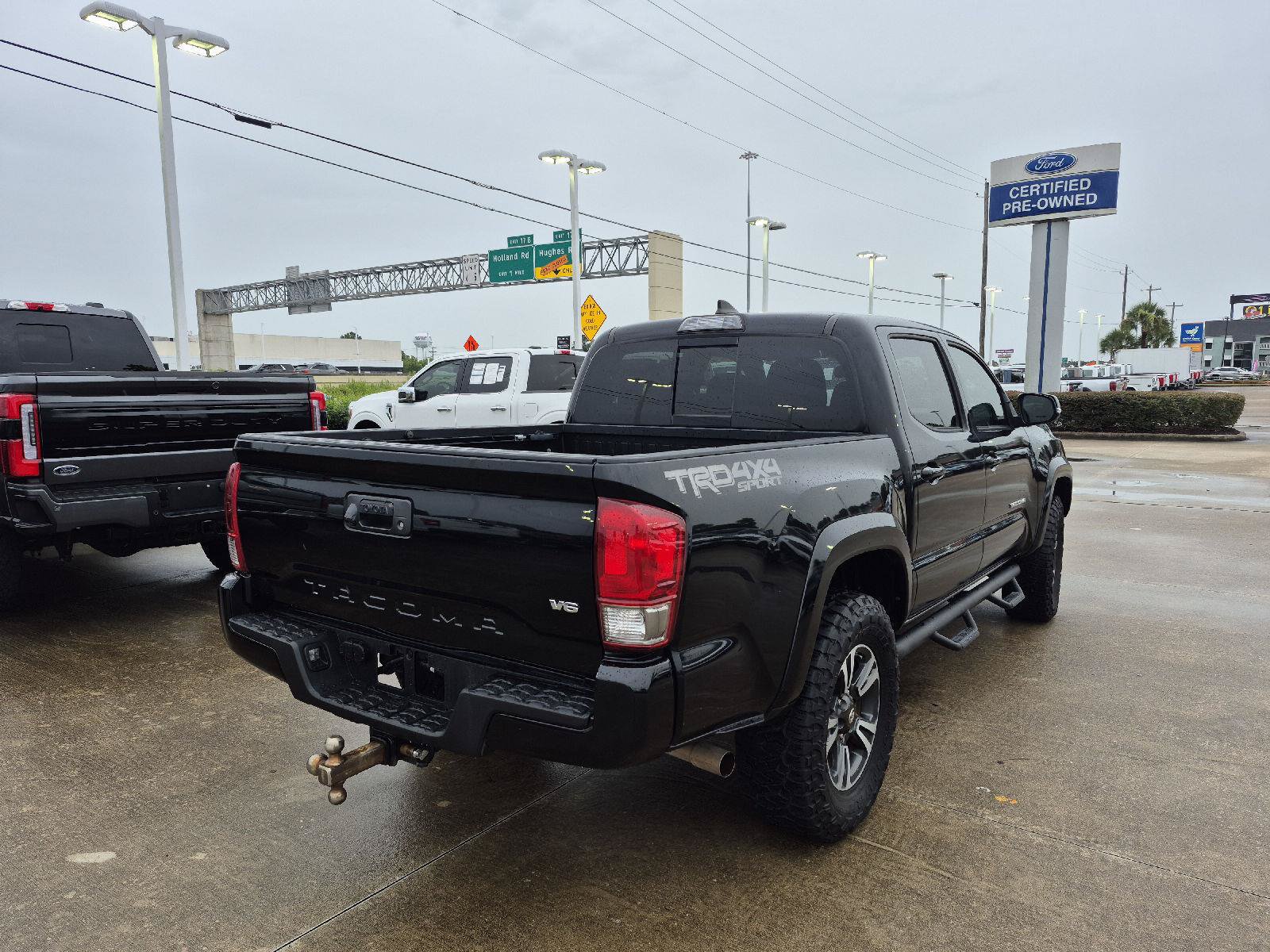 Used 2017 Toyota Tacoma TRD Sport w/ Tow Package (A/T) AWD/4WD image 10