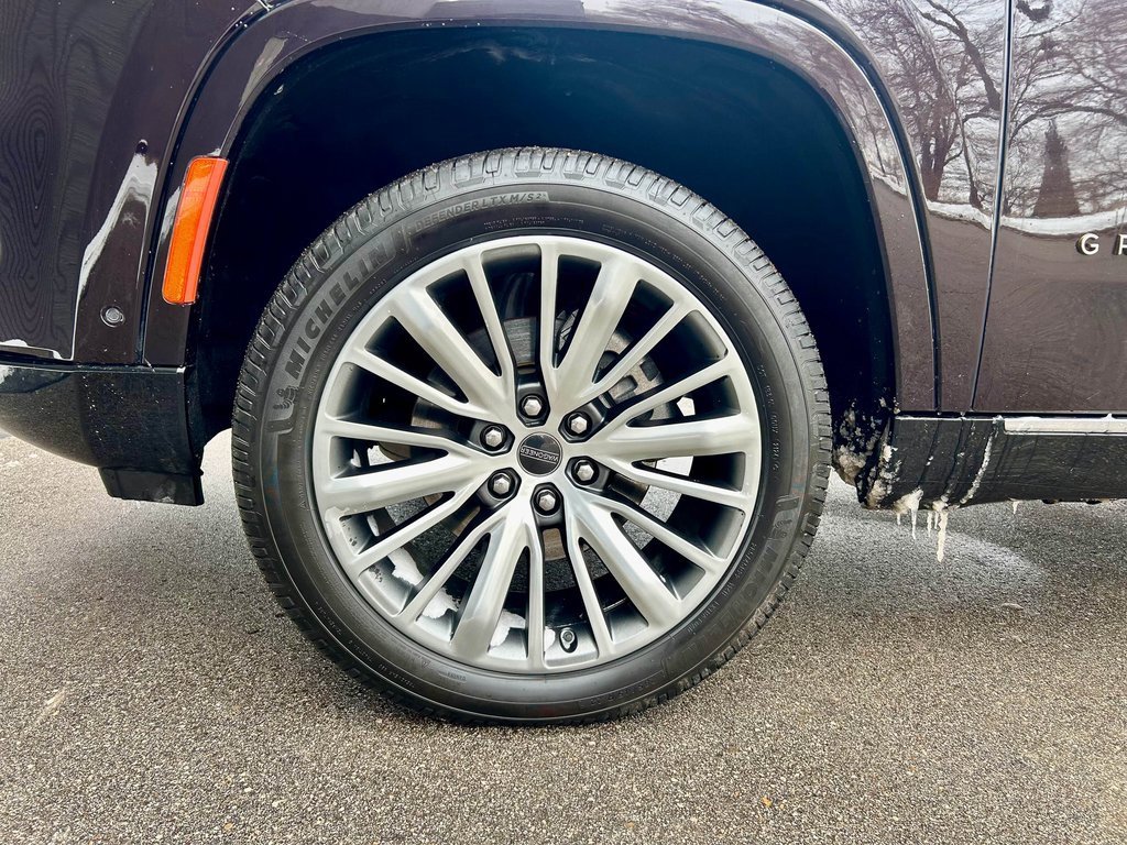 Used 2022 Jeep Grand Wagoneer Series III w/ Rear Seat Video Group 1 image 42