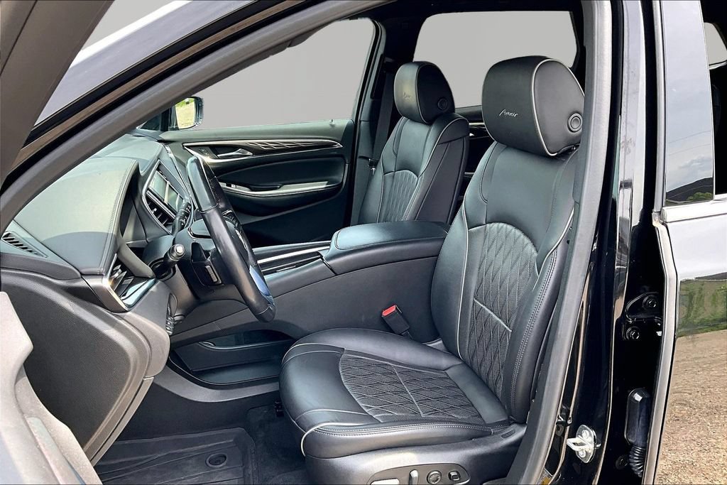 Used 2023 Buick Enclave Avenir w/ Avenir Technology Package AWD/4WD image 25