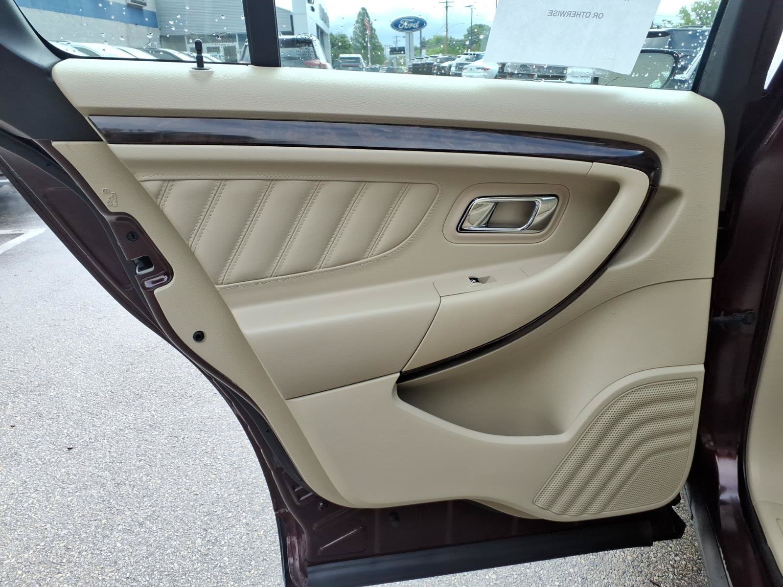 Certified 2018 Ford Taurus Limited FWD image 11